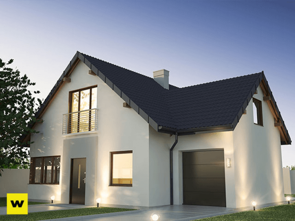 Modernes Einfamilienhaus mit großer Fensterfront, Garage und gepflegtem Garten bei Abenddämmerung.